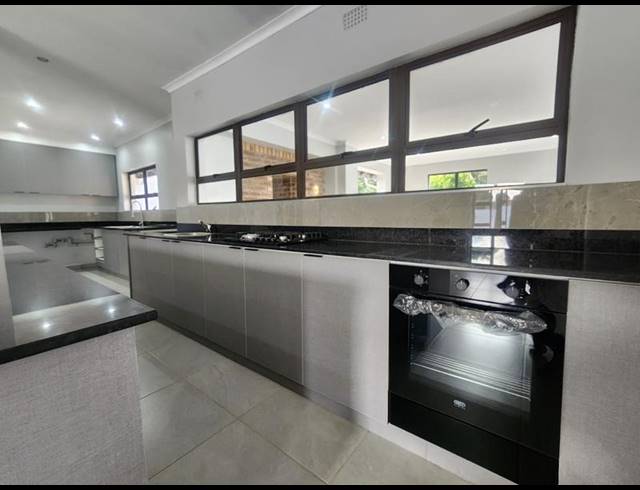 4 BEDROOM HOUSE FOR SALE IN BRACKENHURST